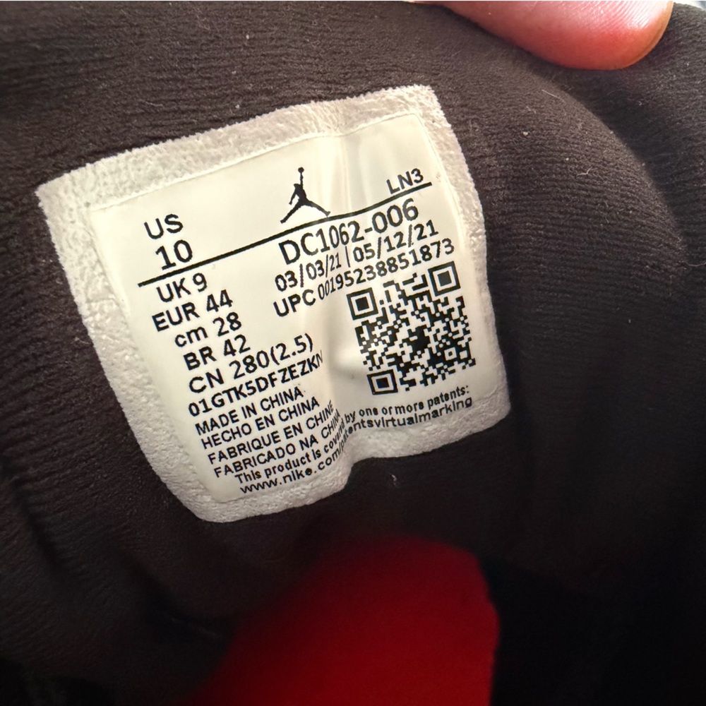 Men's Black and Red Jordan 12 retro “Utility” - Picture 8 of 8